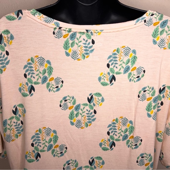 Medium Disney Pink Green Leaves Mickey Mouse Shapes Tshirt Lightweight Tee - Picture 10 of 14